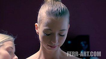 play Sinnliches Teenager-Mädchen massiert und in ihren Arsch eingedrungen