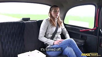 play Blonde Economy per Anhalter im falschen Taxi und vom geilen Fahrer penetriert