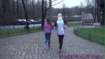 Odtwórz Wracają z funduszy i uprawiają seks w pokoju w akademiku