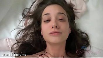 play Film xxx cu o adolescenta care se excita prea rau