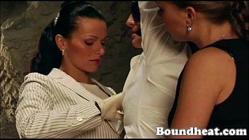 Riproduci Xxx anale in natura un creolo xxx che fa sesso sull'erba