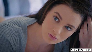 Abspielen Xxx Filme Schwester kommt von der Schule nach Hause und nach einer Runde der fucking Bruder tun