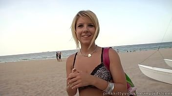 play Pick up this blonde in her arms to do xxx and in new positions