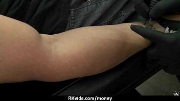 تشغيل رجل عجوز يدفع لعاهرة