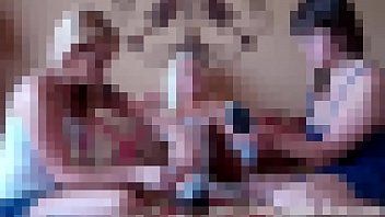 play Wenn ich in der Gruppe Sex mache, benutze ich frische Sahne und schmiere mich von Kopf bis Fuß ein