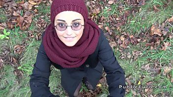 Reproduzir Filmes xxx com romini leva sua amante na floresta para explodi-la