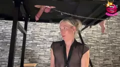 play Sessão intensa de punheta da loira britânica na mesa de ordenha