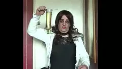 play Sissy humilhada engole publicamente em vídeo amador de crossdressing