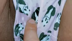 play La chatte humide de sa belle-fille a soif de sperme