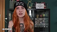 play Die Deutschen Lou Nesbit und Lia Louise in einer intensiven Femdom-JOI-Session