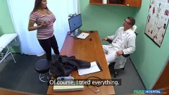play القبض على الأطباء والممرضات في أعمال صريحة: تجميع المستشفى المزيف