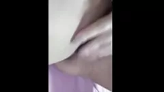 play Die vollbusige brasilianische Hausfrau Sandra-Mineirinha liebt es, ihre saftige Muschi vor der Kamera zu zeigen