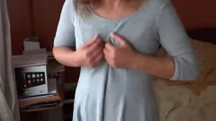 play Rondborstige milf in lingerie fascineert amateur -pikken met haar grote tieten