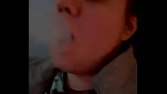 play Lachende Milf Abbys lustige echte Dick -Geschichte - heiß rauchen!