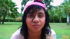 Abspielen Latina Teen Tobies nasse Outdoor -Muschi spielen