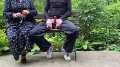 Reproducir BBW MILF Gets Naughty Outdoors: Public Handjob & Condom Cumshot