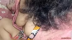 Riproduci Desi Punjabi GF dall'India più sexy: posa nuda calda, mostrando il suo culo perfetto e la figa
