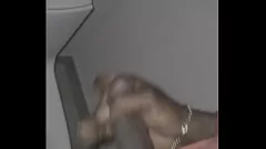 تشغيل رجل وحيد وقرني يصطاد بي بي سي الضخمة بحلقة الديك