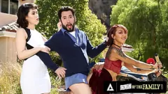 Jouer Une belle-mère en chaleur rejoint son mari pervers et sa belle-fille sale dans un plan à trois interracial sauvage après les avoir surpris en train de frapper fort