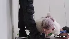 Reproducir Adolescente traviesa recibe un tratamiento anal extremo en un asilo bdsm duro con intensa chupada y lamida de culo