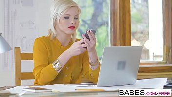 play Sekretarz uprawia seks ze swoją liną w pracy