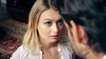 play Langues fixées sur le cul d'un garçon qui essaierait beaucoup de choses avec sa femme