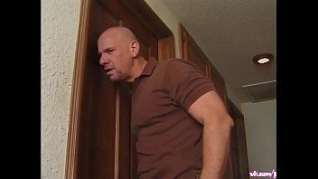 play Buceta adolescente faz sexo hardcore com um homem que lhe dá muito dinheiro