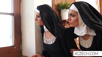 play Maicute catolice fac xxx in biserica