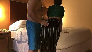 play Ein dicker Mann betritt seine Herrin in einem Hotel
